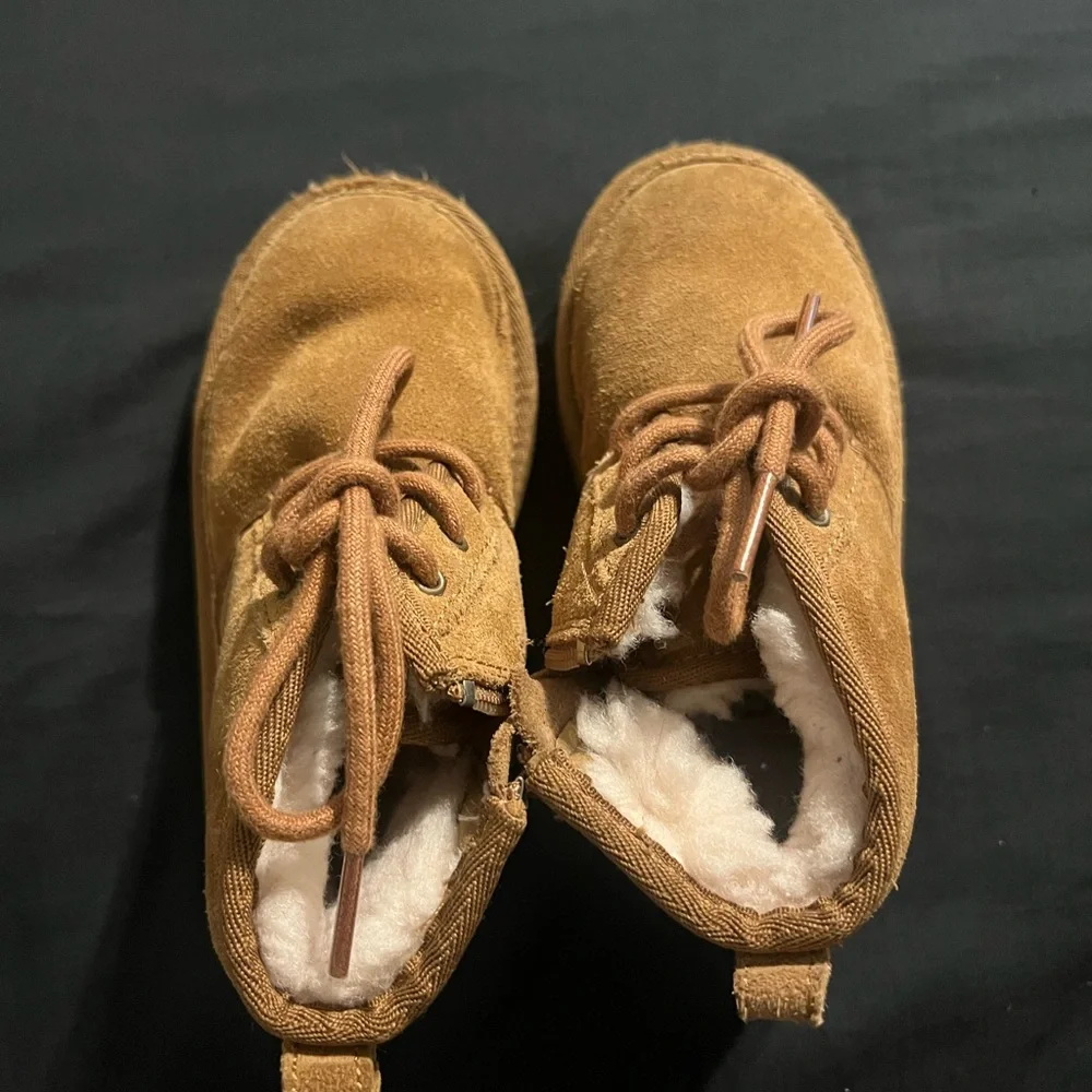 Little kids size 10 UGGS Neumel II Boots